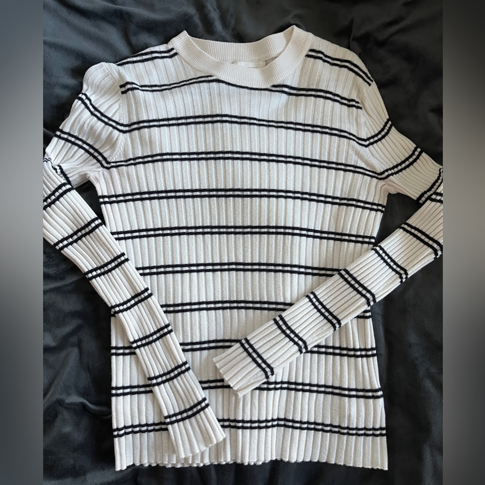 H&M long sleeve knit top, white and black